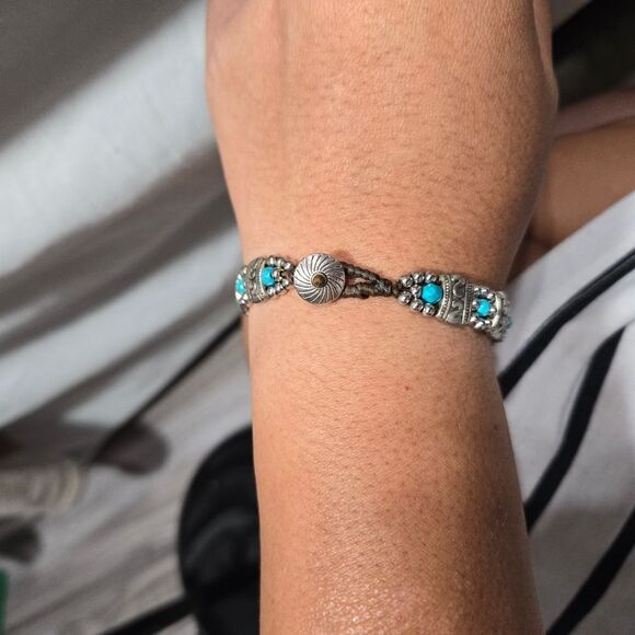 Silver Tone And Turqouise Beading Bracelet - Picture 9 of 10